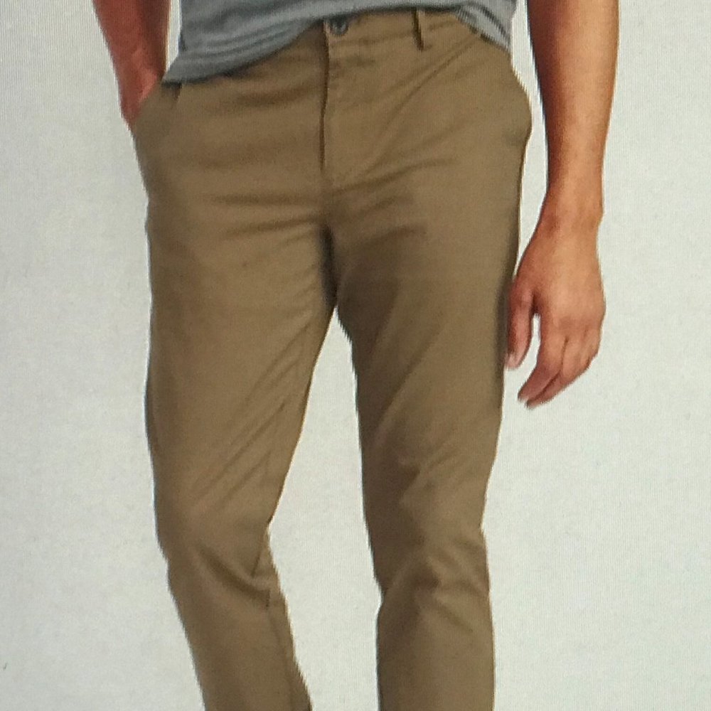 Old Navy Slim Ultimate Built-In Flex Chino Pants 32 waist x 34 length NWT